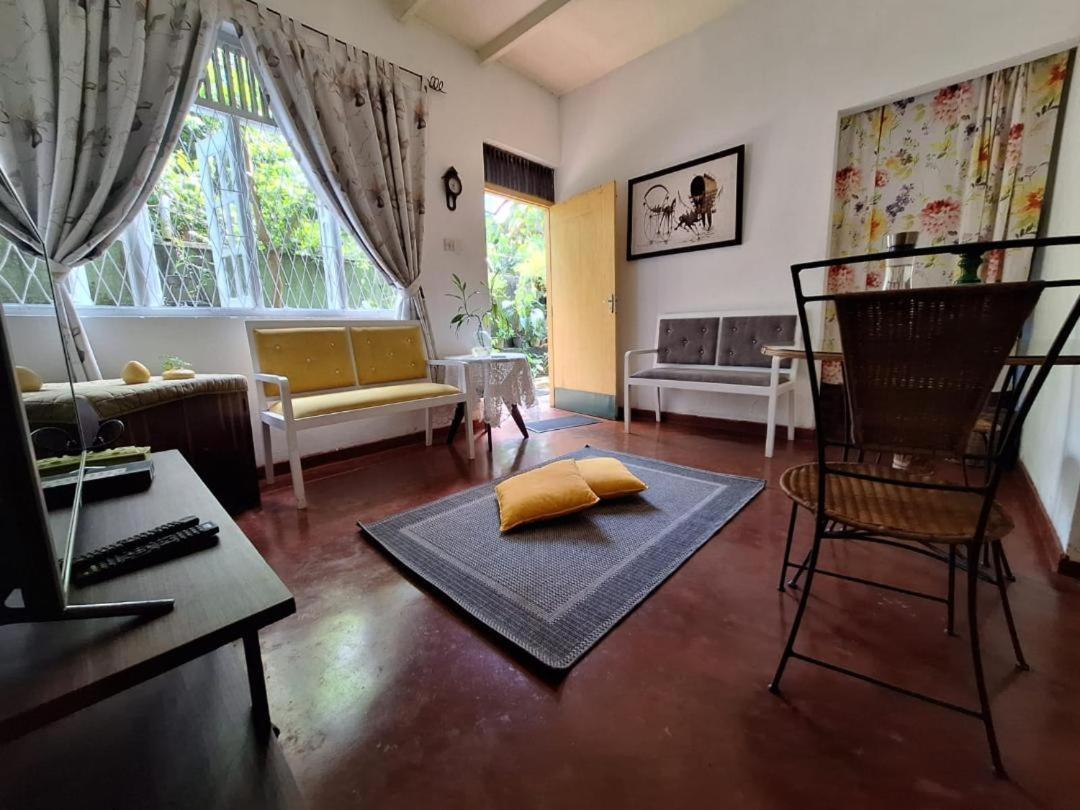 Idor Holidays Sri Jayewardenepura Kotte Extérieur photo